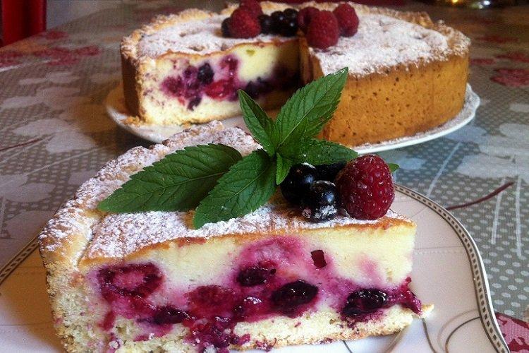 Заливной пирог с ягодами