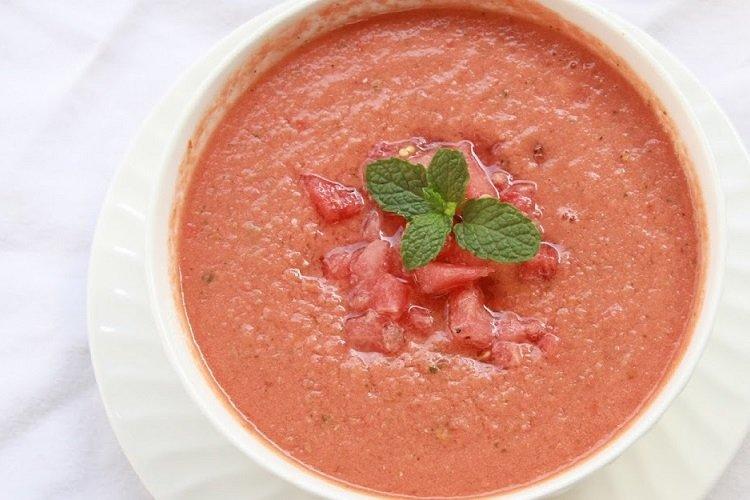 Гаспачо со сливками и соком лайма
