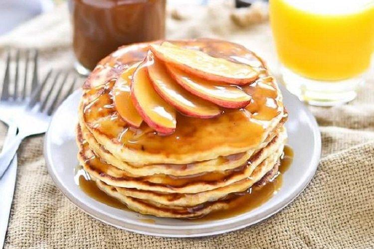 Панкейки с медом и корицей