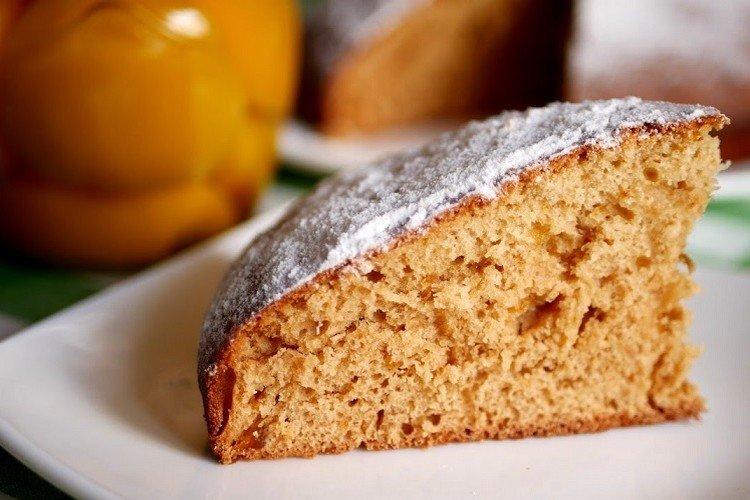 Простой пирог на кефире с вареньем