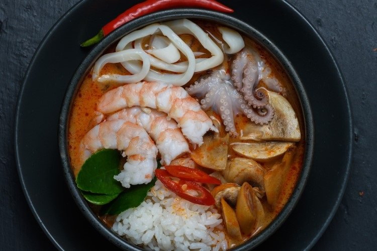 Том ям из морского коктейля