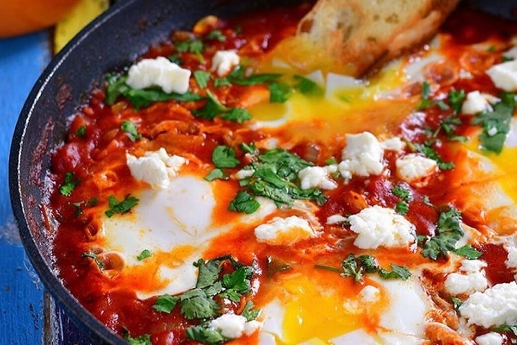 Шакшука с фетой и сливками