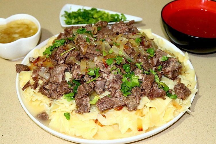 Бешбармак с жареным луком