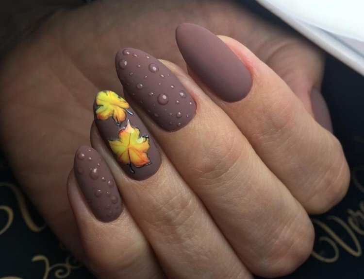 Матовый осенний маникюр 2021