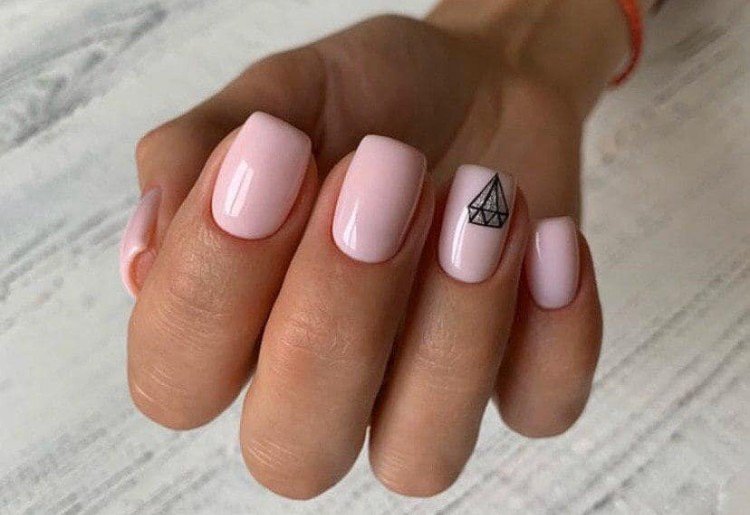 Бежевый маникюр