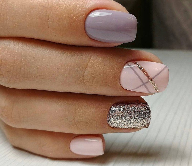 Маникюр с блестками в школу