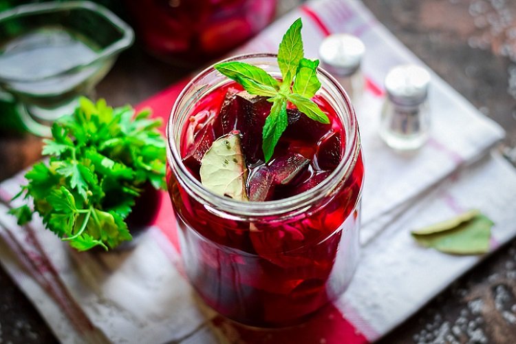 Свекла, маринованная с медом и специями