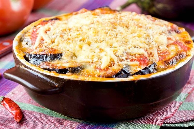 Мусака с куриным фаршем и пармезаном