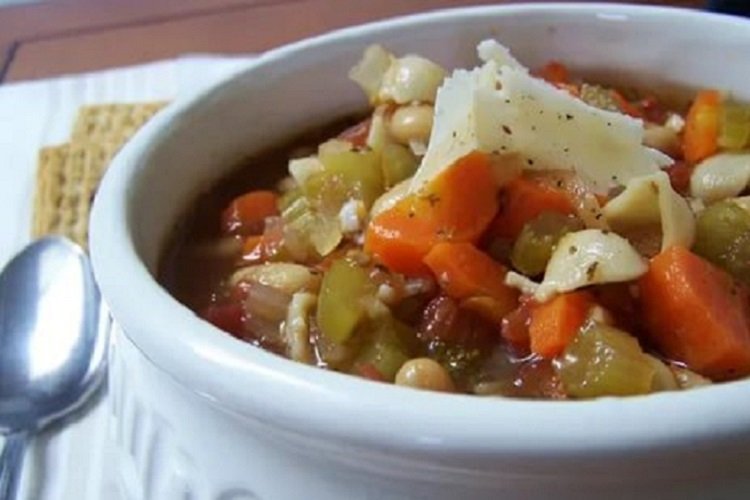 Минестроне с дайконом и пармезаном