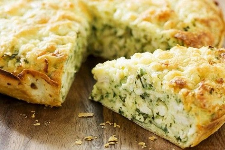 Заливной пирог с капустой, яйцом и зеленым луком