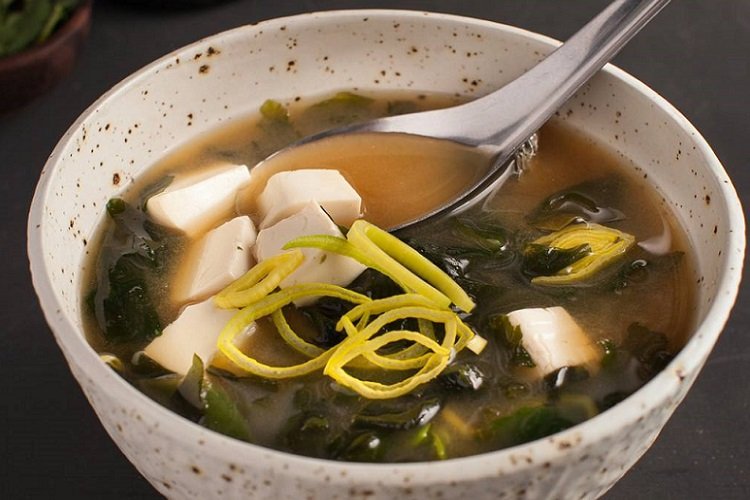 Пряный мисо суп с имбирем