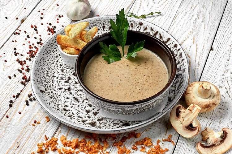 Крем-суп из шампиньонов и курицы