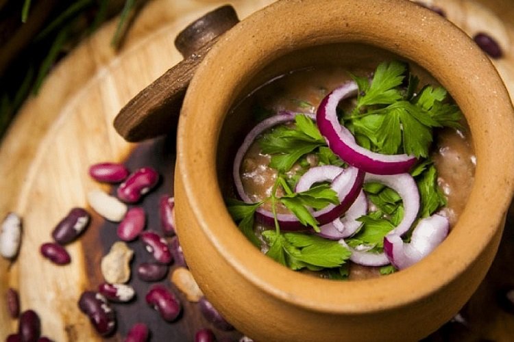 Лобио в горшочках