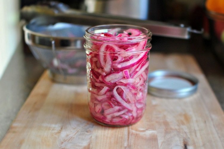 Маринованный лук по-гречески