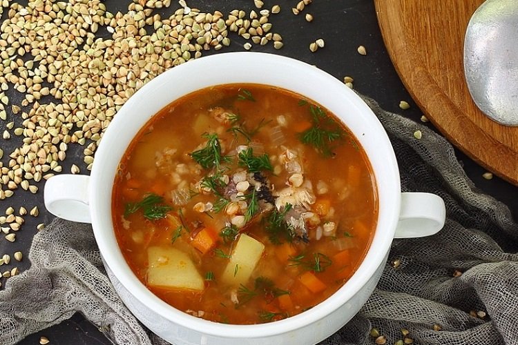 Гречневый суп с рыбными консервами
