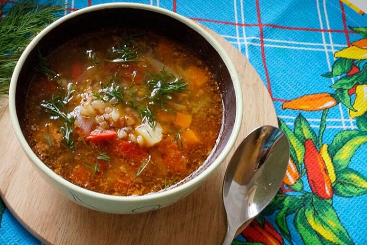 Гречневый суп с помидорами