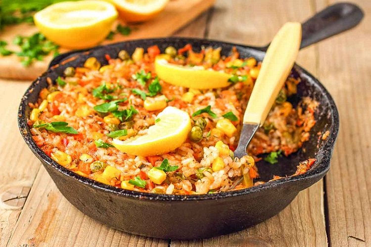 Паэлья из овощей и кешью