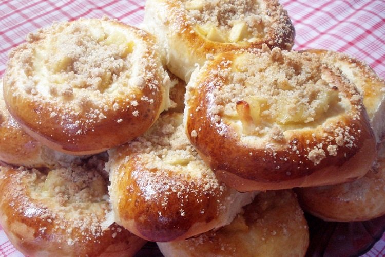 Ватрушки с творогом и яблоками