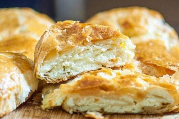 Творожный пирог из слоеного теста