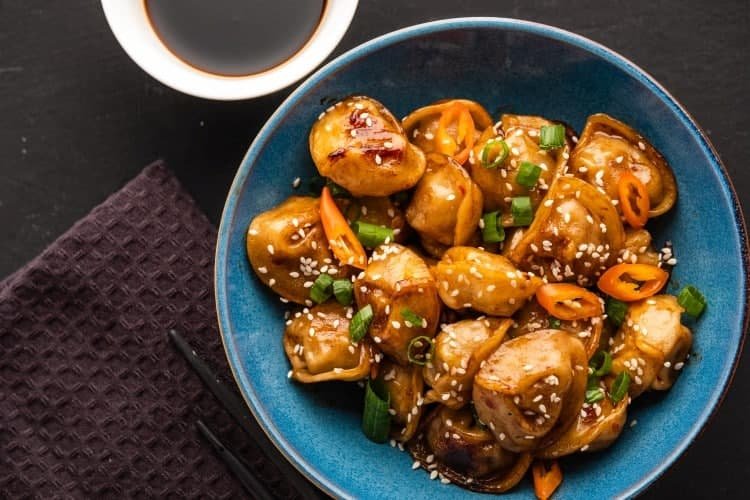 Жареные пельмени по-корейски