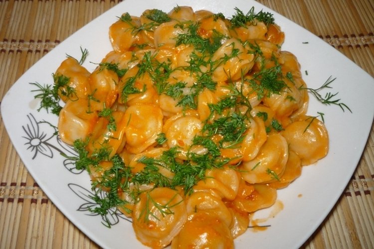 Жареные пельмени с аджикой