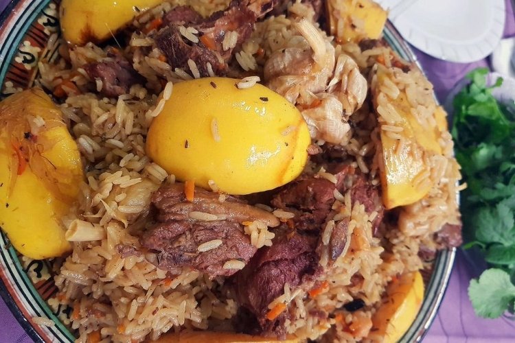 Плов со свининой и айвой в мультиварке