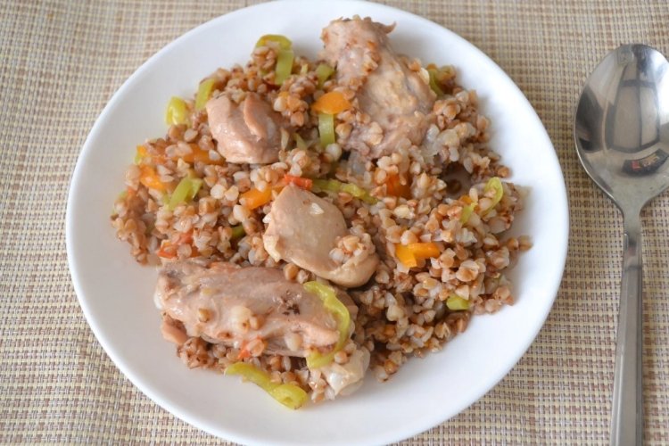 Гречка с курицей и овощами