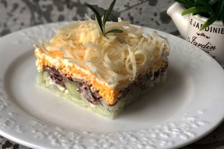 Слоеный салат «Мужские грезы»