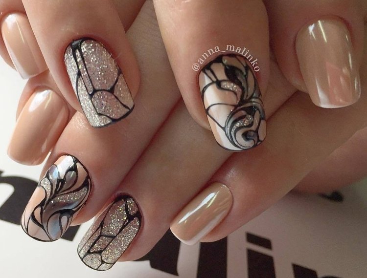 Абстрактный маникюр на зиму