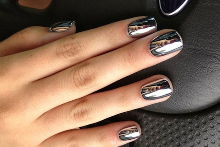 Маникюр с зеркальным эффектом