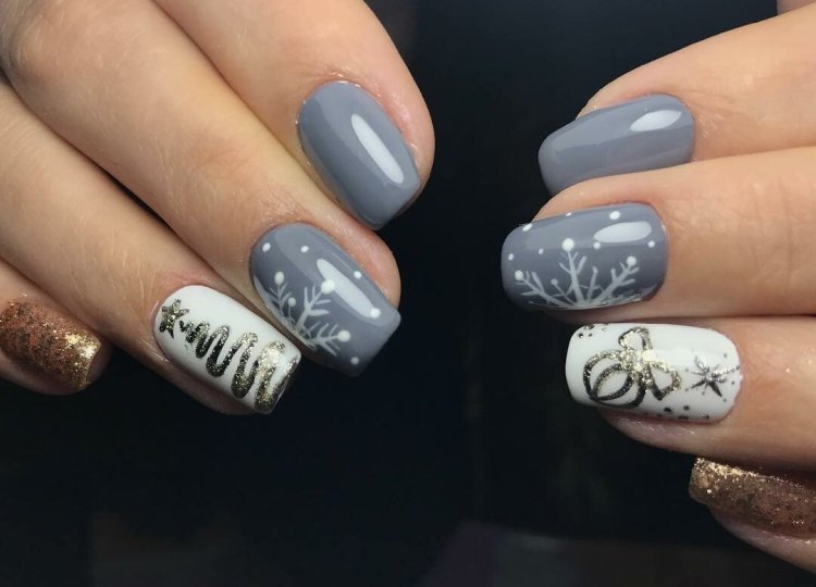 Серый маникюр на Новый год 2022