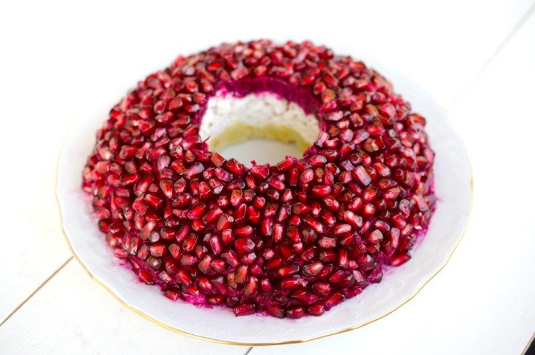 Салат «Гранатовый браслет» с морковью по-корейски