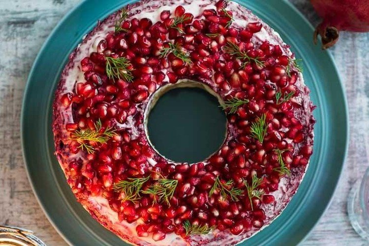 Салат «Гранатовый браслет» без мяса