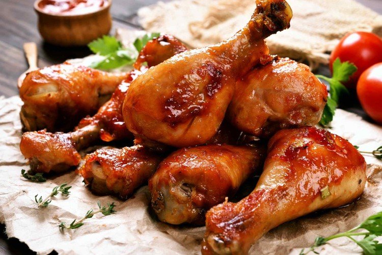 Куриные ножки в томатном соусе на сковороде