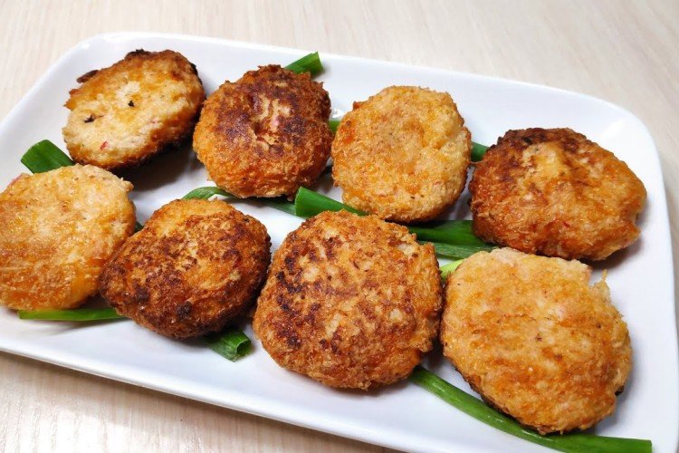 Котлеты из крабовых палочек с сюрпризом