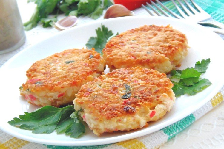 Нежные котлеты из крабовых палочек, сыра и чеснока