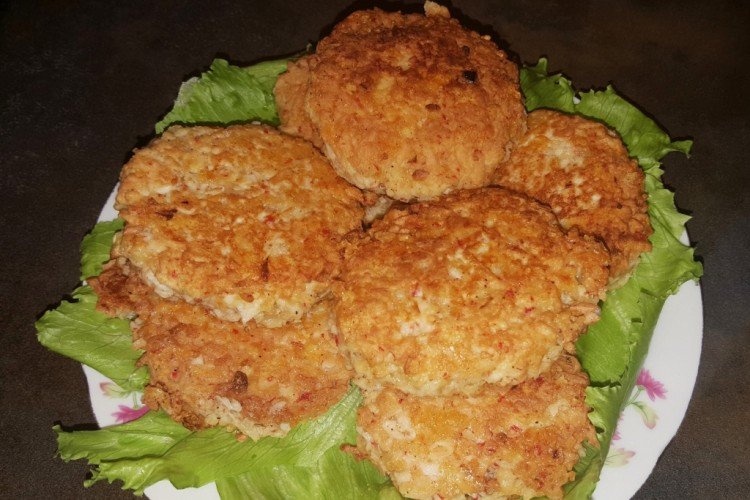 Котлеты из крабовых палочек с горчицей и сметаной