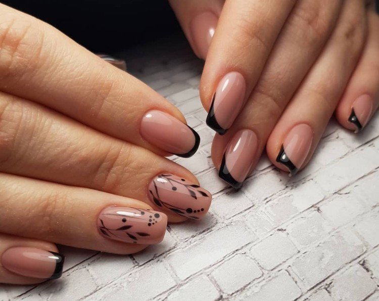 Черный французский маникюр