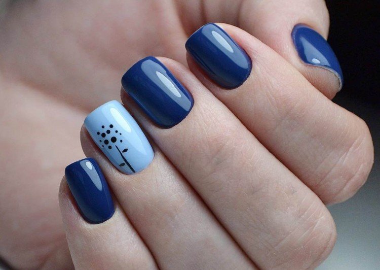 Синий маникюр