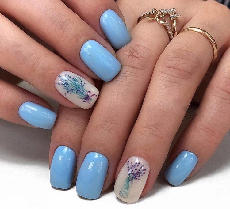 Голубой маникюр 2022