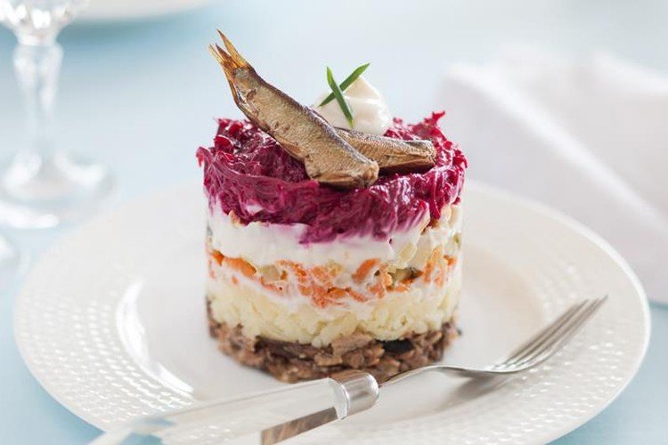 Салат «Шпроты под шубой»