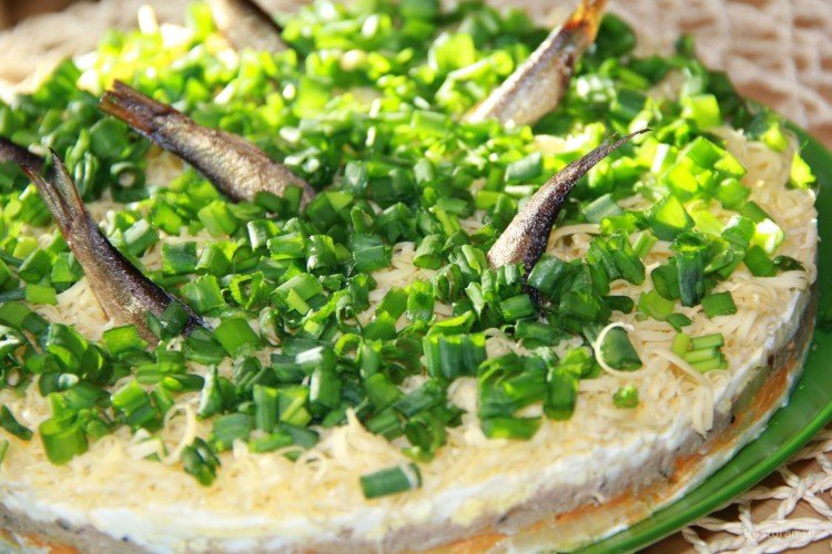 Салат со шпротами «Рыбки в пруду»