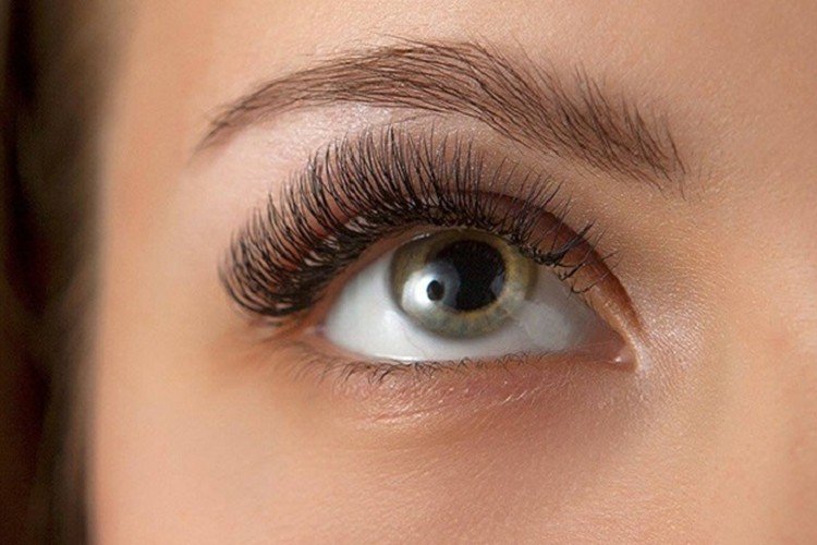 Нарощенные ресницы из норки