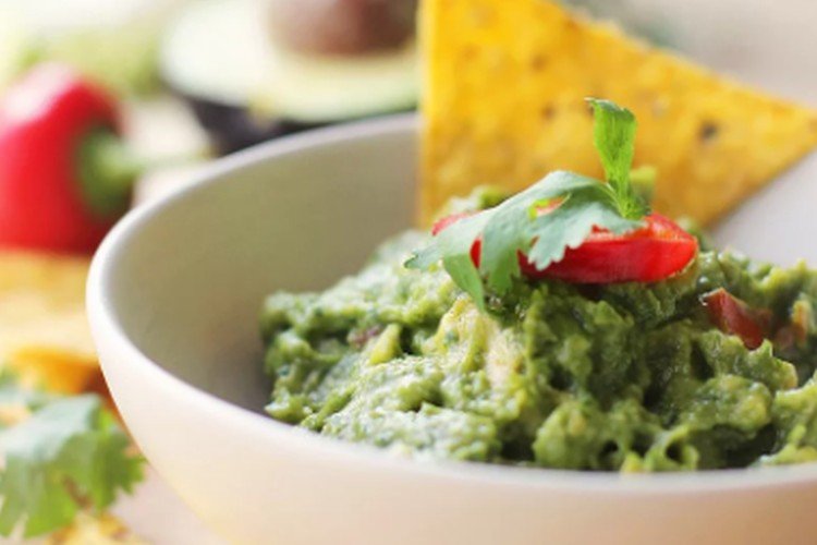 Гуакамоле с томатным соусом