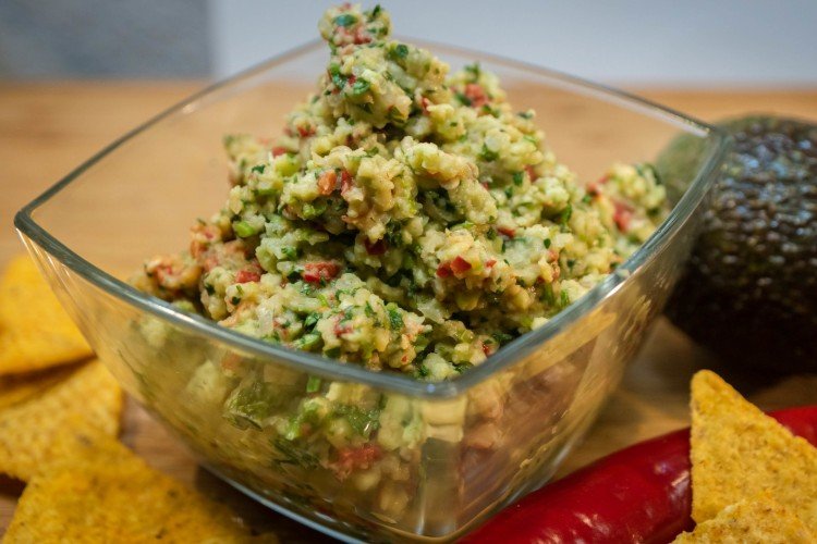 Гуакамоле с орехами