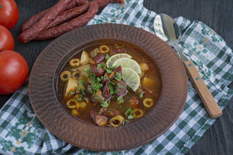 20 рецептов идеальной солянки с колбасой