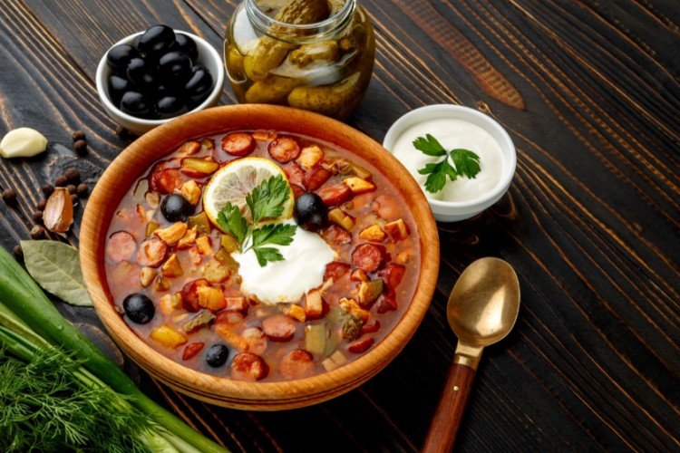 Мясная солянка с огуречным рассолом