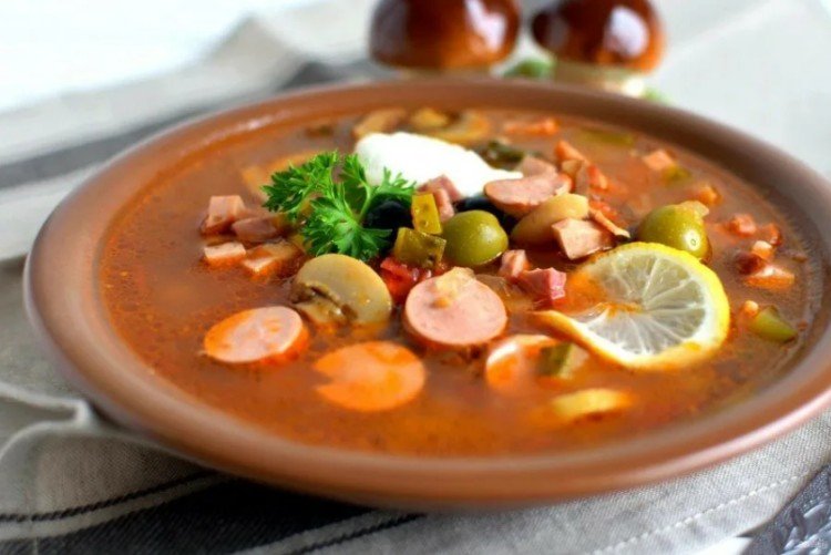 Мясная солянка с шампиньонами