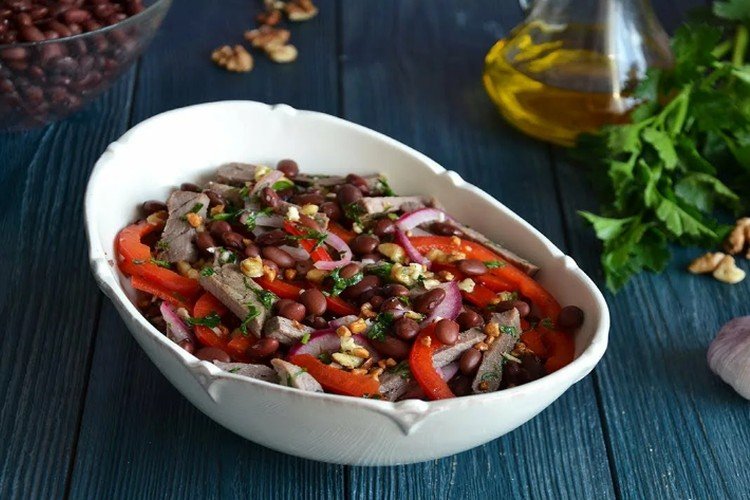 Салат «Тбилиси» с говяжьим языком