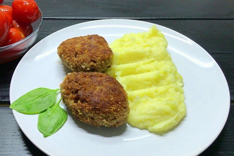 Школьные котлеты, запеченные в духовке